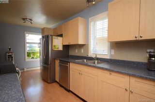 Photo 2: 3 2563 Millstream Rd in VICTORIA: La Mill Hill Row/Townhouse for sale (Langford)  : MLS®# 792182