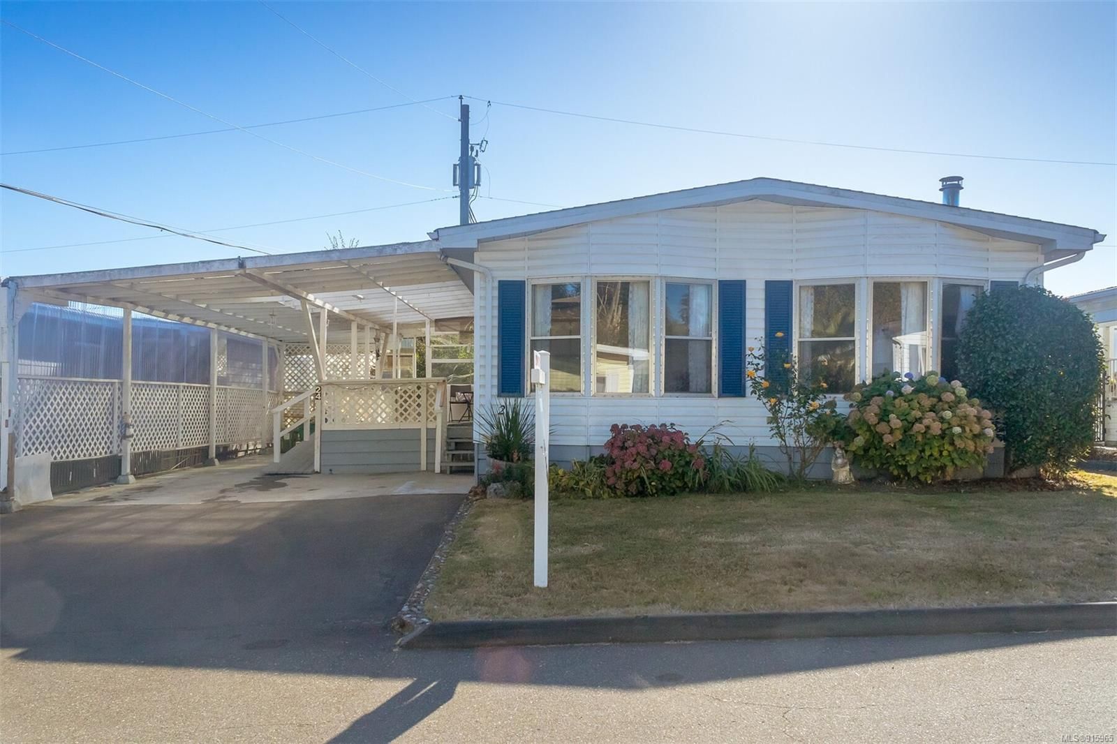 Main Photo: 24 7701 Central Saanich Rd in Central Saanich: CS Saanichton Manufactured Home for sale : MLS®# 915965