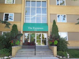 Photo 1: 5 1700 Taylor Avenue in Winnipeg: River Heights South Condominium for sale (1D)  : MLS®# 1925934