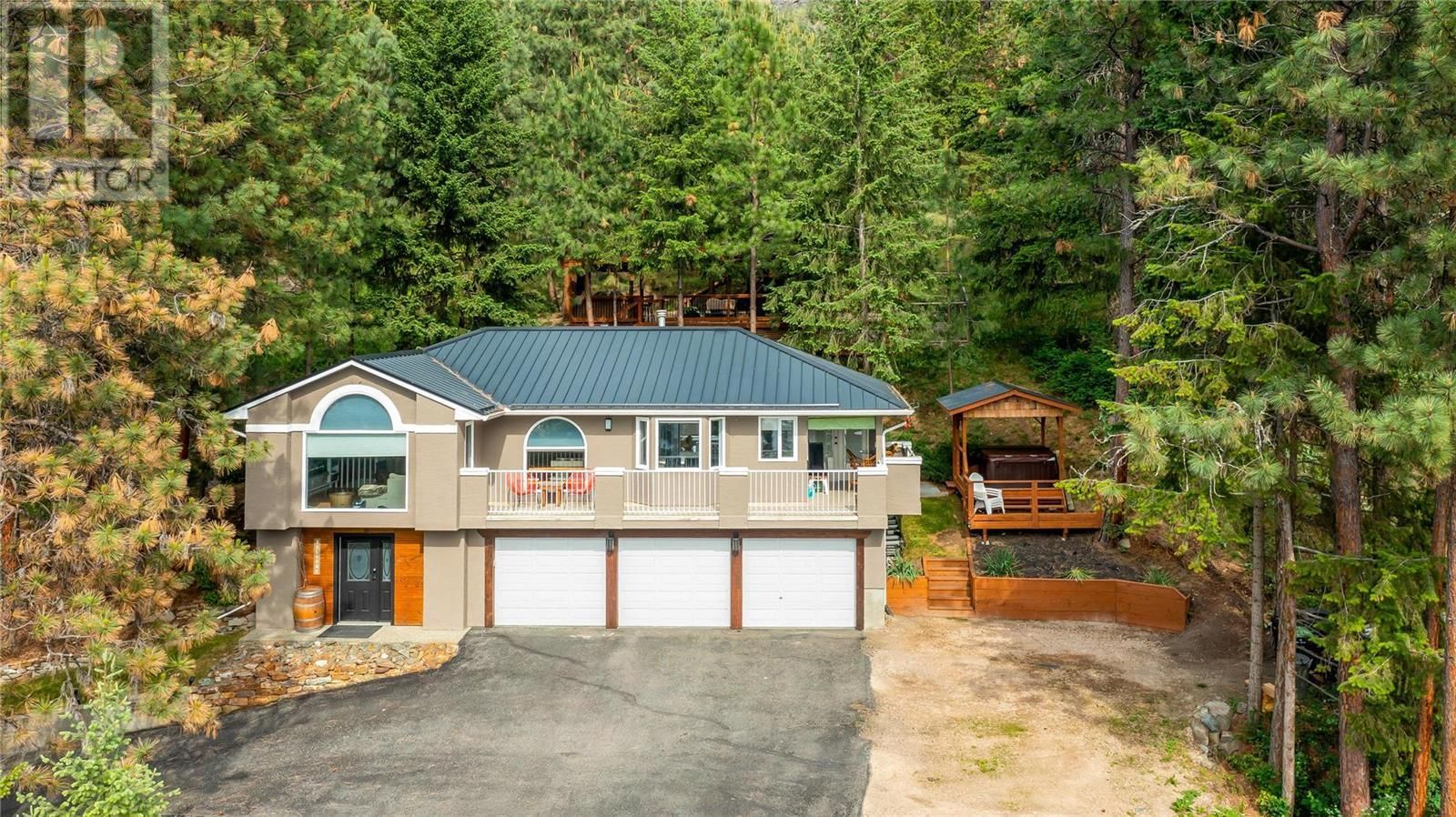 Main Photo: 9035 Tronson Road, in Vernon: House for sale : MLS®# 10283144
