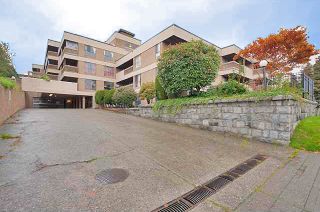 Photo 1: 411 715 ROYAL Avenue in New Westminster: Uptown NW Condo for sale in "VISTA ROYAL" : MLS®# R2121975