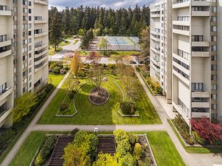 Photo 8: 1206 4300 MAYBERRY Street in Burnaby: Metrotown Condo for sale in "Times Square" (Burnaby South)  : MLS®# R2684746