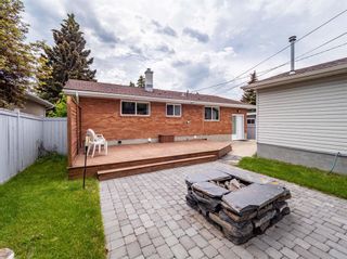 Photo 5: 2744 48 Avenue NW in Calgary: Charleswood Detached for sale : MLS®# A2119689