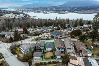 Photo 2: 4830 BESSBOROUGH Drive in Burnaby: Capitol Hill BN House for sale (Burnaby North)  : MLS®# R2750228