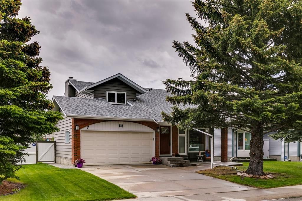 Main Photo: 12 Woodfield Court SW in Calgary: Woodbine Detached for sale : MLS®# A1233026