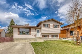 Photo 2: 379 Whitlock Way NE in Calgary: Whitehorn Detached for sale : MLS®# A1217820