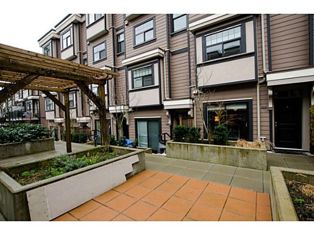 Main Photo: # 113 828 ROYAL AV in New Westminster: Downtown NW Condo for sale : MLS®# V1106214