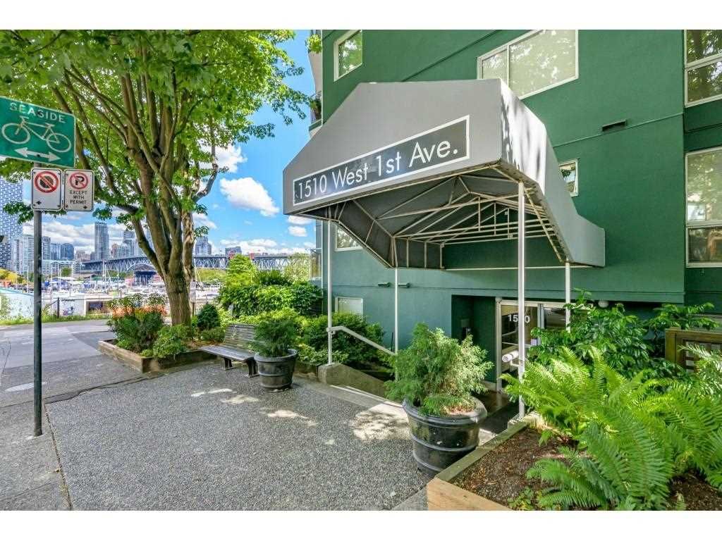 Main Photo: 601 1510 W 1ST Avenue in Vancouver: False Creek Condo for sale in "MARINER WALK" (Vancouver West)  : MLS®# R2593121