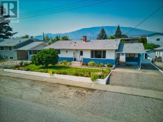 Photo 1: 7806 GRAVENSTEIN Drive in Osoyoos: House for sale : MLS®# 200896