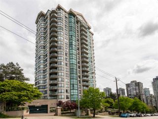 Photo 1: 1804 121 TENTH Street in New Westminster: Uptown NW Condo for sale in "VISTA ROYALE" : MLS®# R2469660