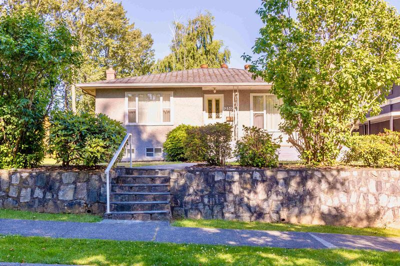 FEATURED LISTING: 2510 CAMROSE Drive Burnaby