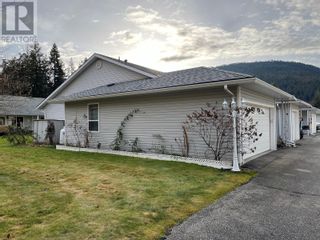 Photo 2: 221 Temple Street Unit# 12 in Sicamous: Condo for sale : MLS®# 10302008