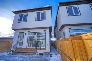 Photo 12: 704 37 Street SW in Calgary: Spruce Cliff Detached for sale : MLS®# A2036141