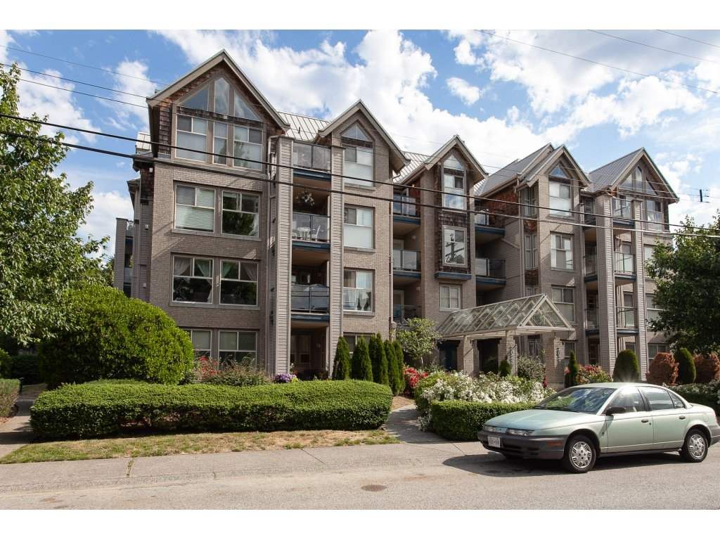 Main Photo: 401 20237 54 Avenue in Langley: Langley City Condo for sale in "The Avante" : MLS®# R2282062