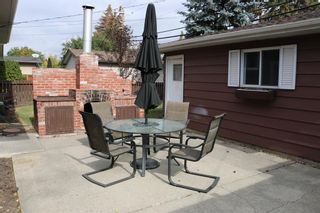 Photo 3: 1016 19 Street NE in Calgary: Mayland Heights Detached for sale : MLS®# A2003770