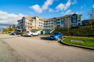 Photo 3: 317 16398 64 Avenue in Surrey: Cloverdale BC Condo for sale in "THE RIDGE AT BOSE FARMS" (Cloverdale)  : MLS®# R2635151