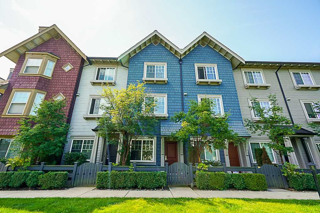 Main Photo: 10 6450 187 Street in Surrey: Cloverdale BC Townhouse for sale in "Hillcrest" (Cloverdale)  : MLS®# R2288599