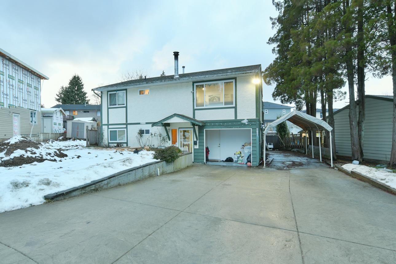 Main Photo: 7651 BERKELEY Place in Surrey: East Newton House for sale : MLS®# R2640882