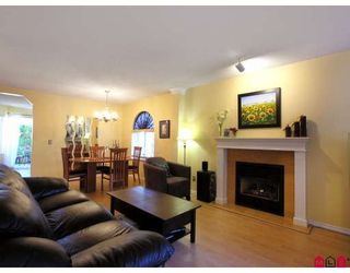 Photo 3: 62 9045 WALNUT GROVE Drive in Langley: Walnut Grove Townhouse for sale in "BRIDLEWOODS" : MLS®# F2830088