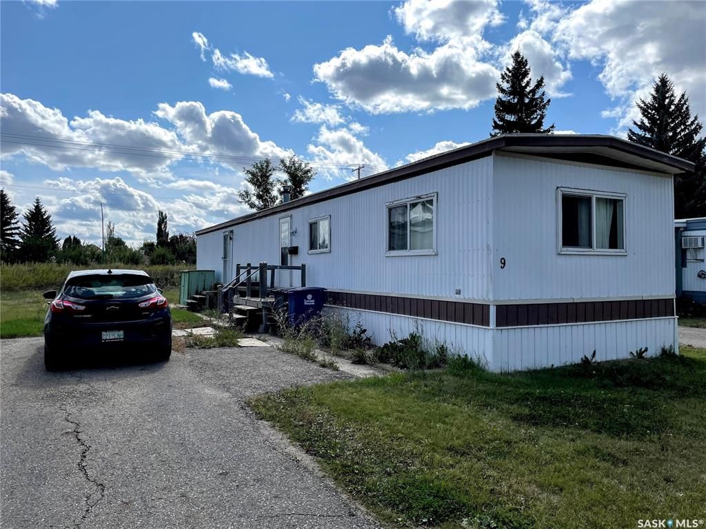 Main Photo: 9 1035 Boychuk Drive in Saskatoon: East College Park Residential for sale : MLS®# SK909126