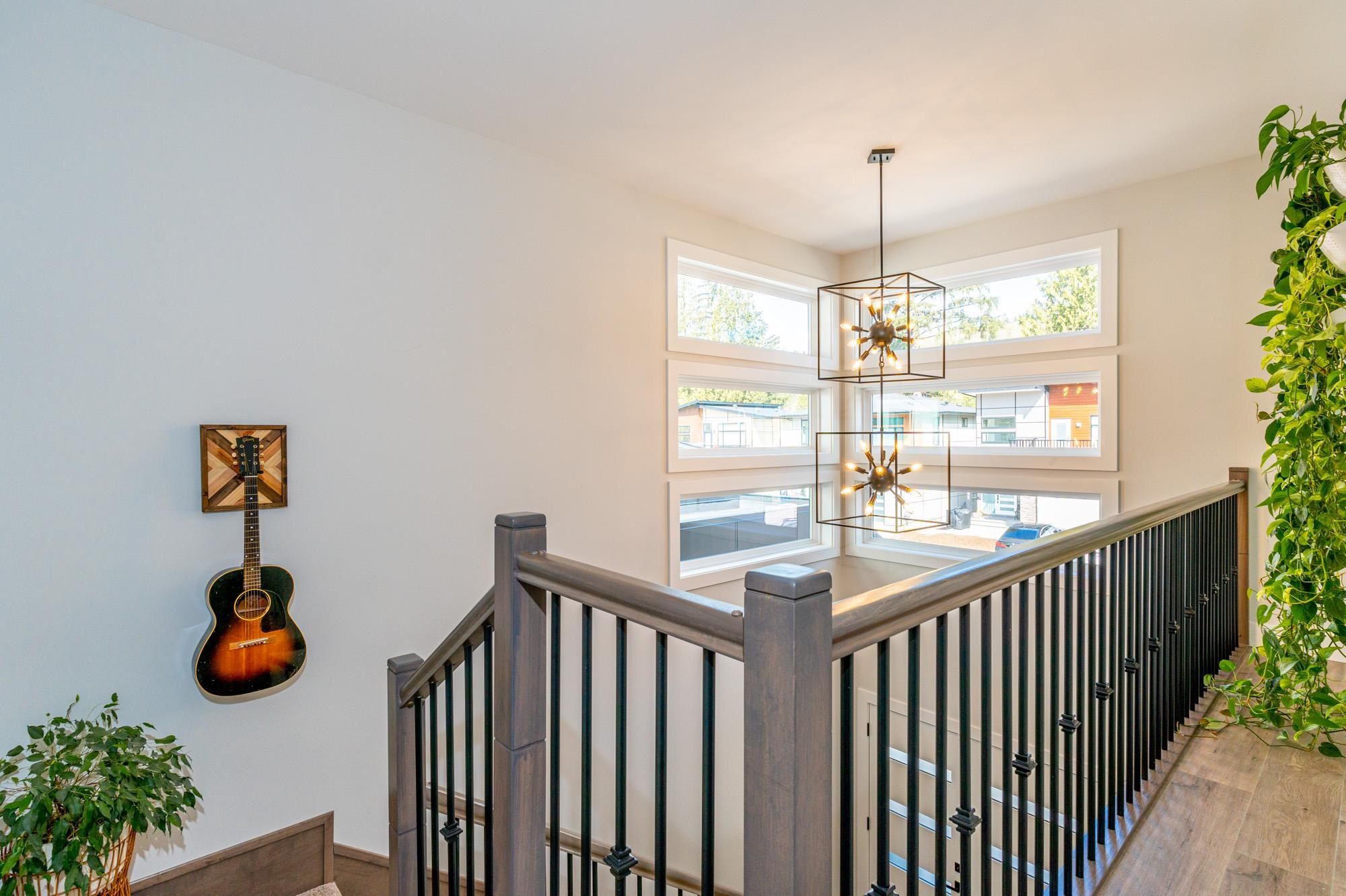 Photo 18: Photos: 36702 CARL CREEK Crescent in Abbotsford: Abbotsford East House for sale : MLS®# R2677813