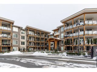 Photo 1: 105 45746 KEITH WILSON Road in Chilliwack: Vedder S Watson-Promontory Condo for sale (Sardis)  : MLS®# R2641407