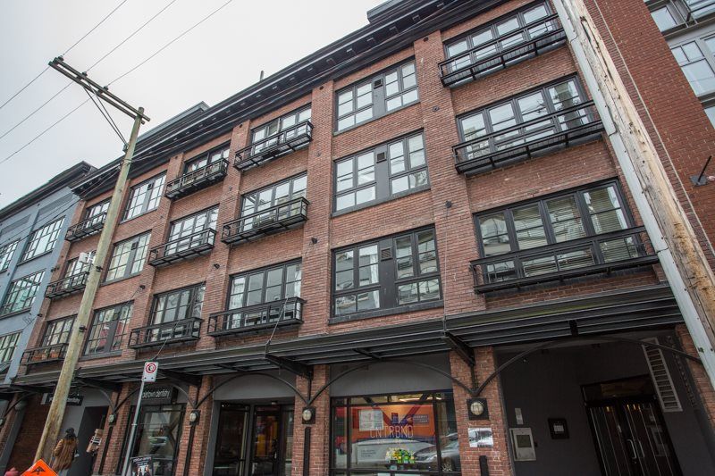 Main Photo: 404 1066 HAMILTON Street in Vancouver: Yaletown Condo for sale in "The New Yorker" (Vancouver West)  : MLS®# R2437026