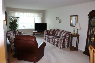 Photo 3: 209 32145 OLD YALE Road in Abbotsford: Abbotsford West Condo for sale in "Cypress Park" : MLS®# R2034397