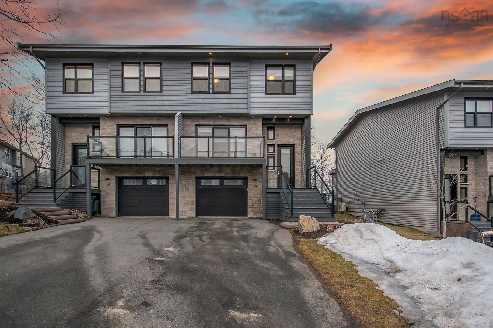Main Photo: 37 Hazelton Hill in Bedford: 20-Bedford Residential for sale (Halifax-Dartmouth)  : MLS®# 202202924