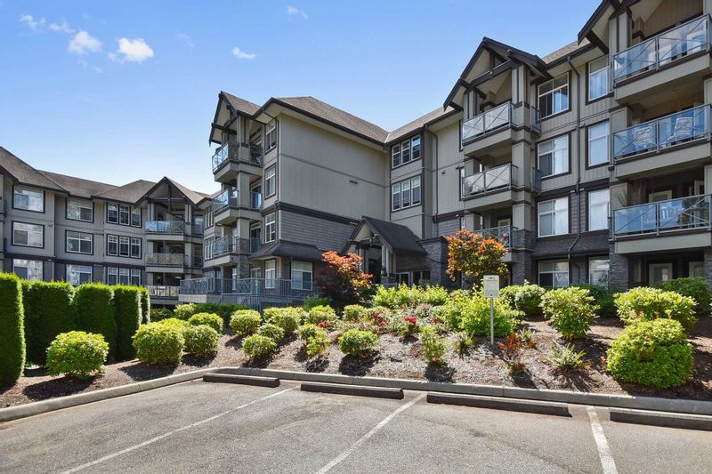 FEATURED LISTING: 305 - 33318 BOURQUIN Crescent East Abbotsford