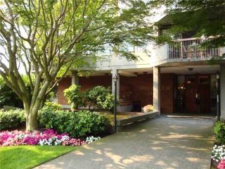 Photo 2: 303 2445 W 3RD Avenue in Vancouver: Kitsilano Condo for sale in "CARRIAGE HOUSE" (Vancouver West)  : MLS®# R2420207
