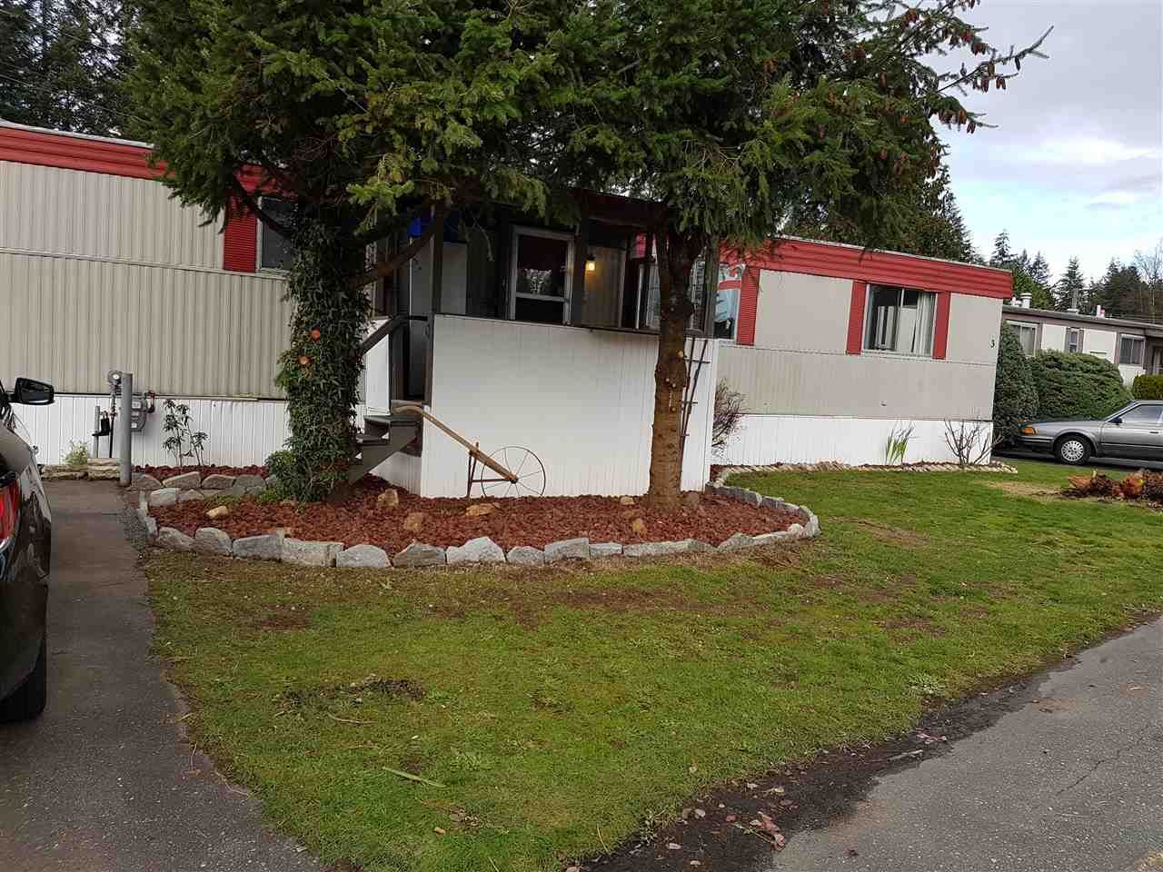 Main Photo: 3 3031 200 Street in Langley: Brookswood Langley Manufactured Home for sale in "Cedar Creek Estates" : MLS®# R2123592
