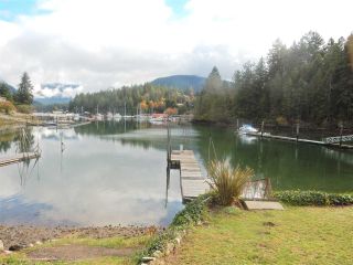 Photo 2: 4457 FRANCIS PENINSULA Road in Madeira Park: Pender Harbour Egmont House for sale in "Gerran's Bay" (Sunshine Coast)  : MLS®# R2009213