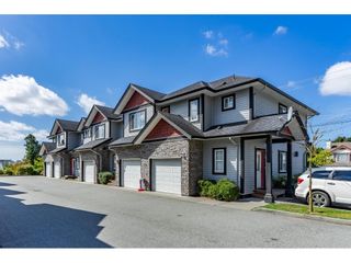 Photo 1: 15 31235 UPPER MACLURE Road in Abbotsford: Abbotsford West Townhouse for sale in "KLAZINA ESTATES" : MLS®# R2492270
