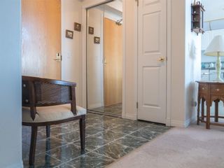 Photo 3: 332 6868 Sierra Morena Boulevard SW in Calgary: Signal Hill Apartment for sale : MLS®# C4295789