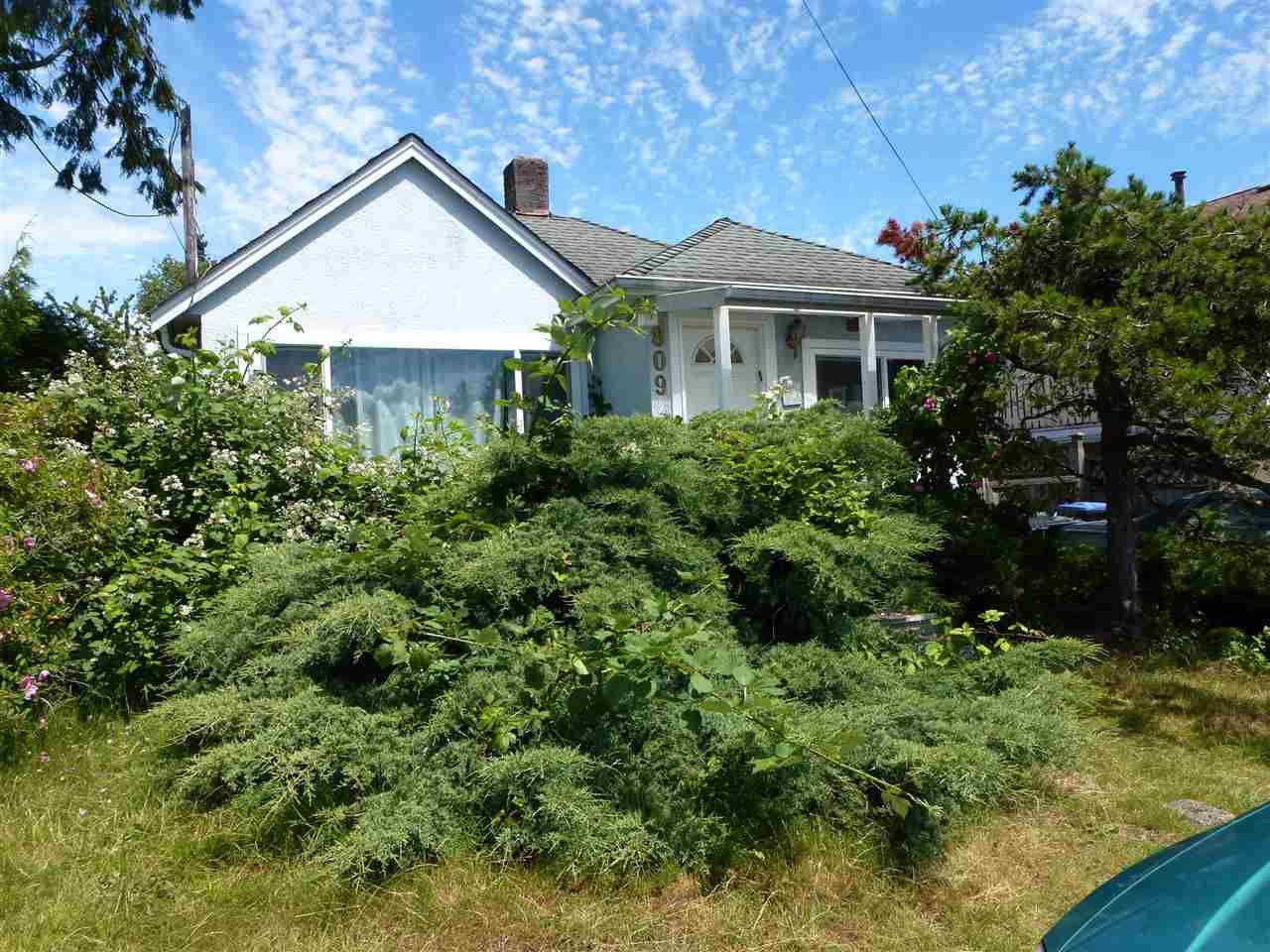 Main Photo: 809 TWENTY FIRST Street in New Westminster: Connaught Heights House for sale : MLS®# R2179090