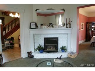 Photo 4: 812 Wollaston St in VICTORIA: Es Old Esquimalt House for sale (Esquimalt)  : MLS®# 702085
