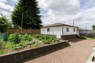 Photo 15: 2590 ADANAC Street in Vancouver: Renfrew VE House for sale (Vancouver East)  : MLS®# R2101435