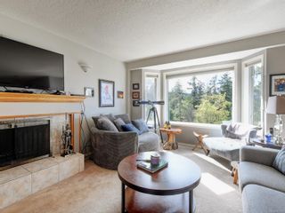 Photo 7: 6833 Wallace Dr in Central Saanich: CS Brentwood Bay House for sale : MLS®# 907876