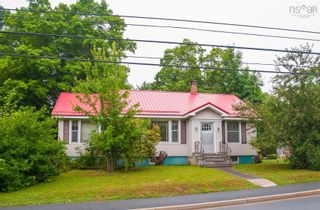 Photo 1: 223 Aberdeen Road in Bridgewater: 405-Lunenburg County Residential for sale (South Shore)  : MLS®# 202219065