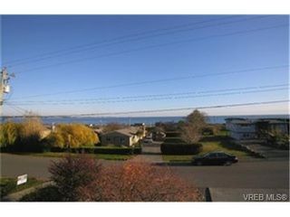Photo 2:  in VICTORIA: Co Lagoon House for sale (Colwood)  : MLS®# 449378