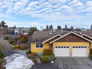 Photo 1: 11 332 Belaire St in Ladysmith: Du Ladysmith Row/Townhouse for sale (Duncan)  : MLS®# 926118
