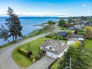 Photo 1: 3965 Marine Dr in Royston: CV Courtenay South House for sale (Comox Valley)  : MLS®# 904701