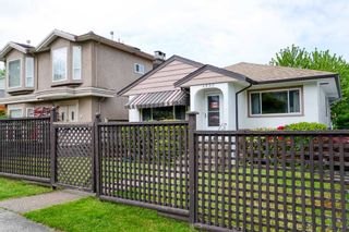 Photo 2: 4855 DUMFRIES Street in Vancouver: Knight House for sale (Vancouver East)  : MLS®# R2579338