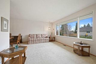 Photo 3: 232 Silver Brook Way NW in Calgary: Silver Springs Detached for sale : MLS®# A2129145