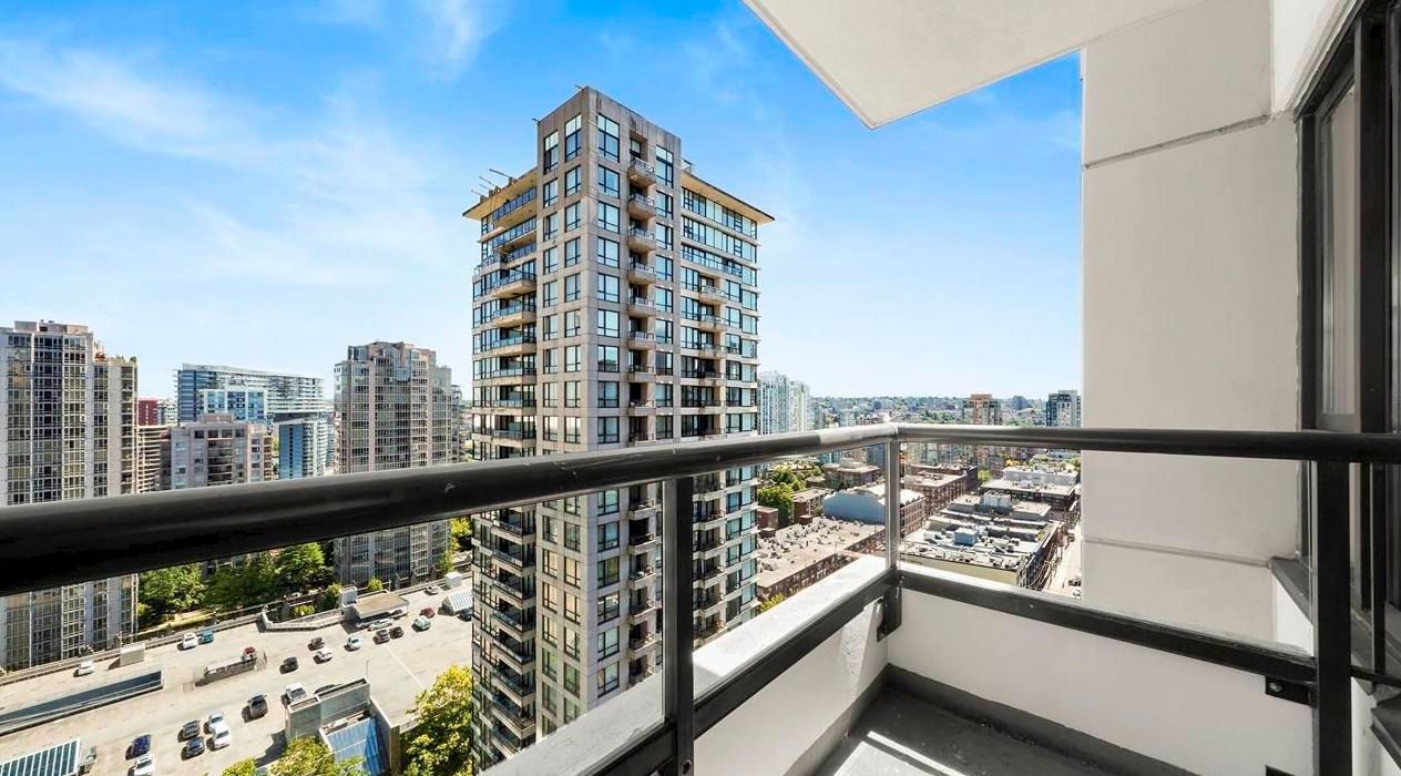 Main Photo: 1808 928 HOMER Street in Vancouver: Yaletown Condo for sale in "Yaletown Park 1" (Vancouver West)  : MLS®# R2874461