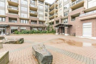 Photo 2: 220 1211 VILLAGE GREEN Way in Squamish: Downtown SQ Condo for sale in "Rockcliffe" : MLS®# R2043365