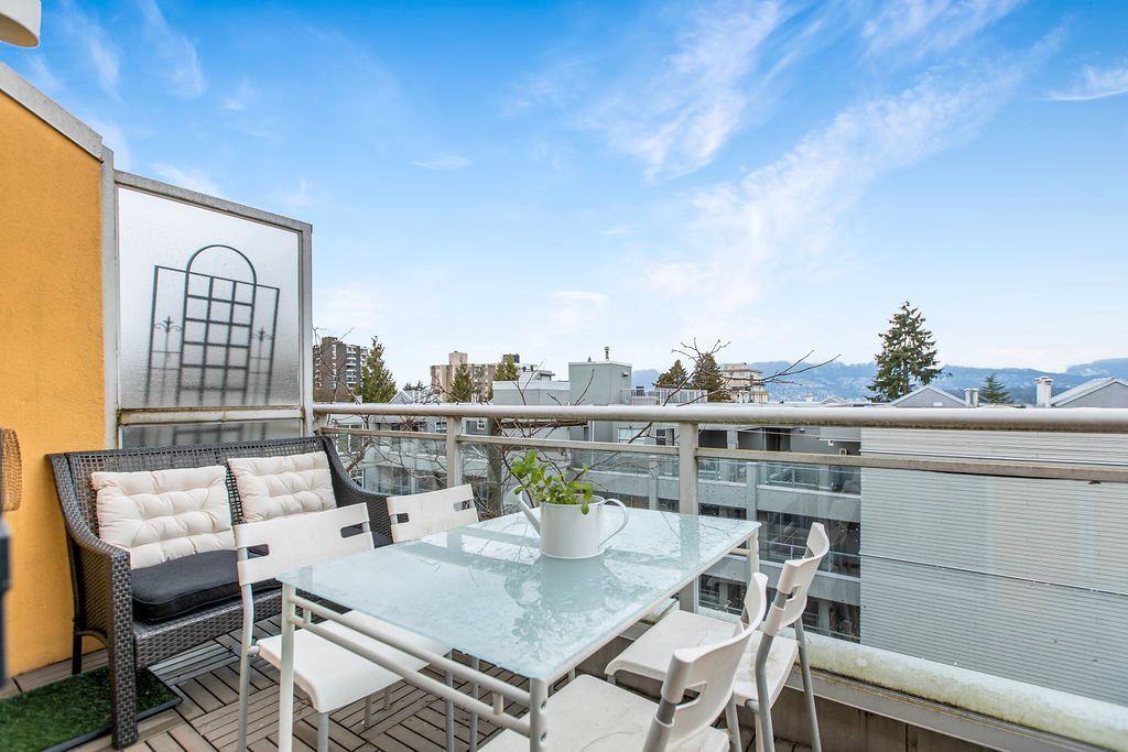 Main Photo: 422 2255 W 4TH Avenue in Vancouver: Kitsilano Condo for sale in "THE CAPERS BUILDING" (Vancouver West)  : MLS®# R2565232