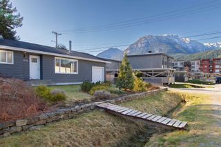 Photo 3: 1976 CHEAKAMUS Way in Squamish: Garibaldi Estates House for sale : MLS®# R2866874
