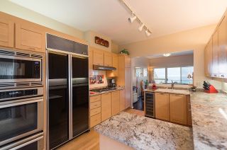Photo 8: 2375 FOLKESTONE Way in West Vancouver: Panorama Village Townhouse for sale in "Westpointe" : MLS®# R2147678